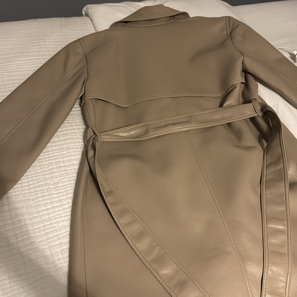 babaton tabloid trench coat - Picture 5 of 5